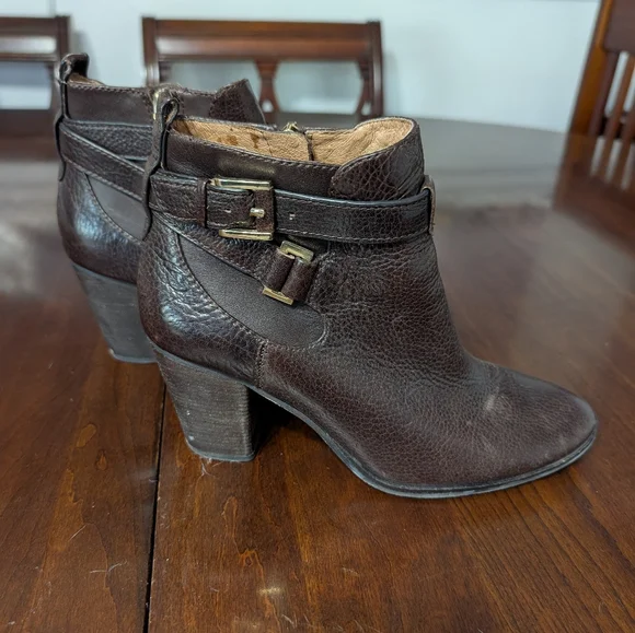 3/$30 Louise Et Cie Brown Boots - Picture 2 of 8